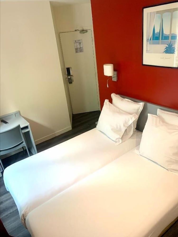 undefined Hipotel Belgrand Edith Piaf 8