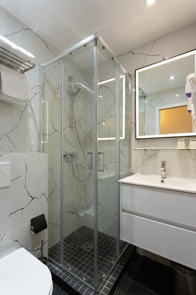 Hôtel Léonard de Vinci Double or Twin Room 6