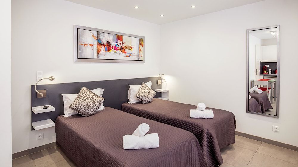 Hôtel de L'Horloge Deluxe Studio, Kitchenette 3