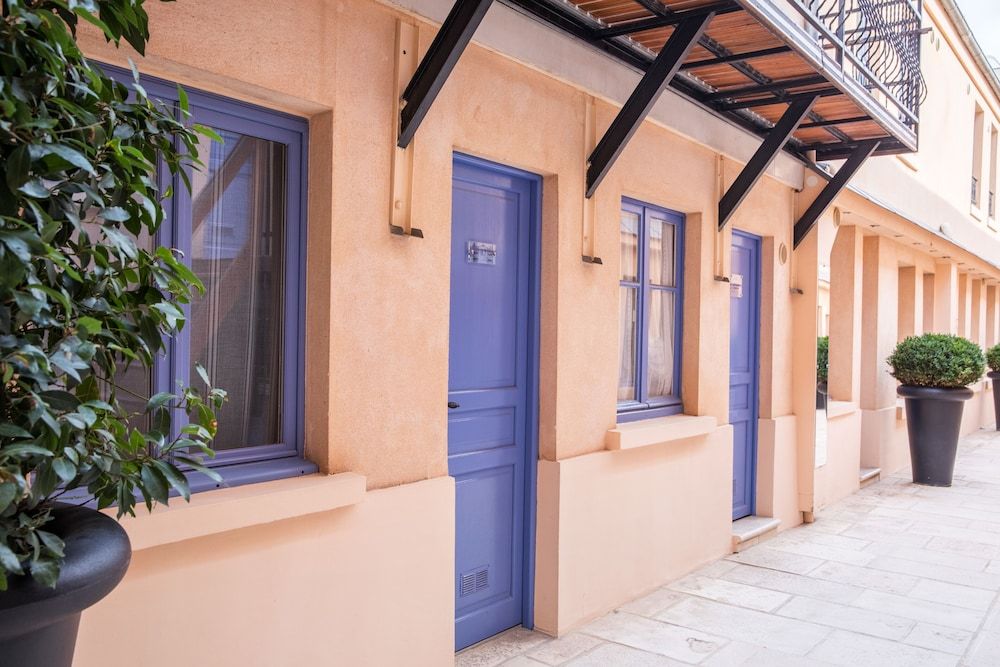 undefined Hôtel de L'Horloge 10