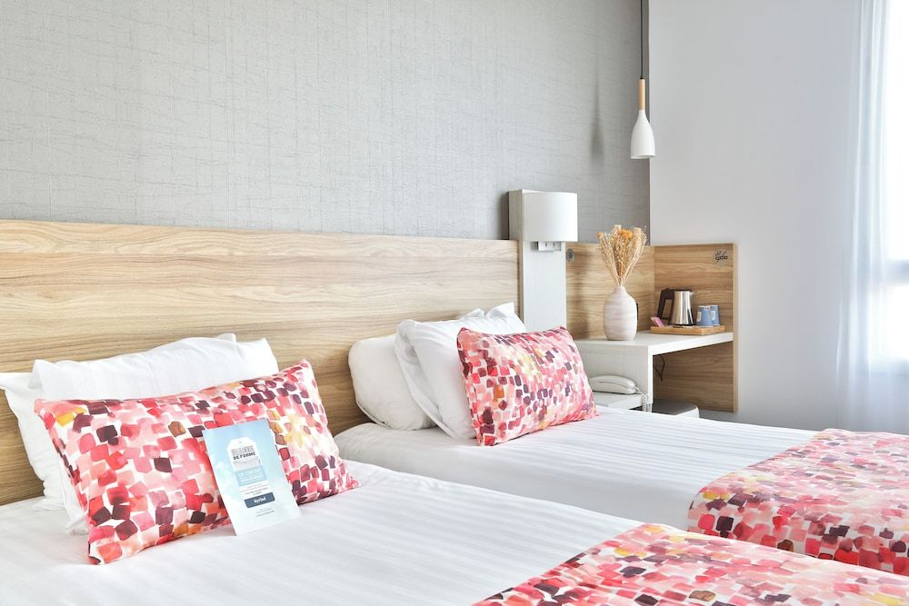 Kyriad Pontarlier Standard Room, 2 Twin Beds 2