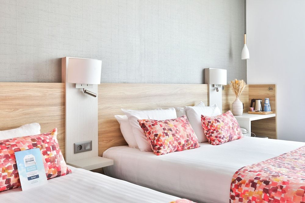 Kyriad Pontarlier Standard Room, Multiple Beds 2