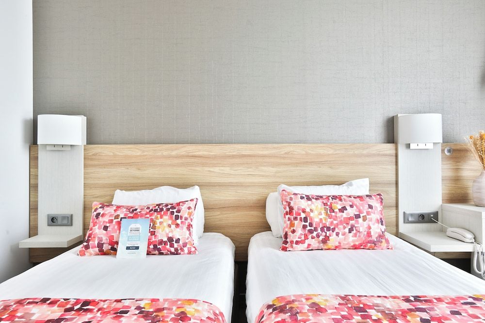 Kyriad Pontarlier Standard Room, 2 Twin Beds 3