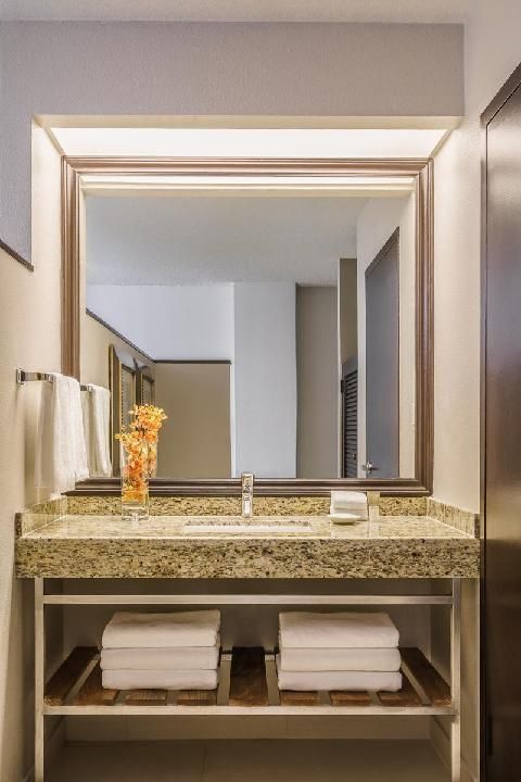 2 Double Beds ADA Shower