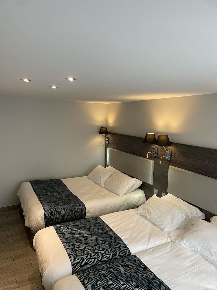 Mary's Hotel République Family Room 3