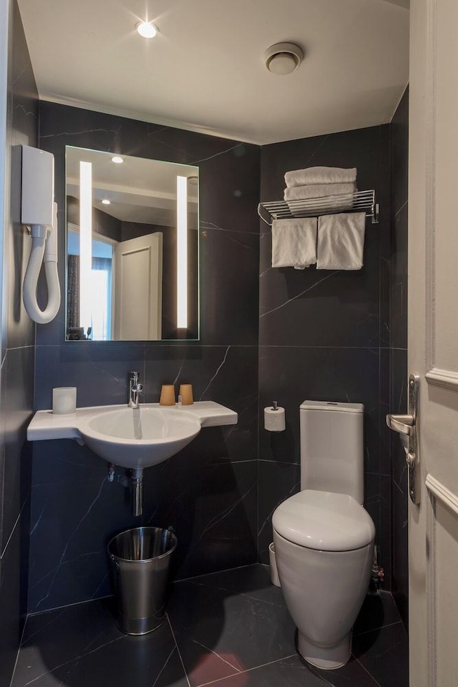 Hôtel Elysa - Luxembourg Classic Double or Twin Room 8