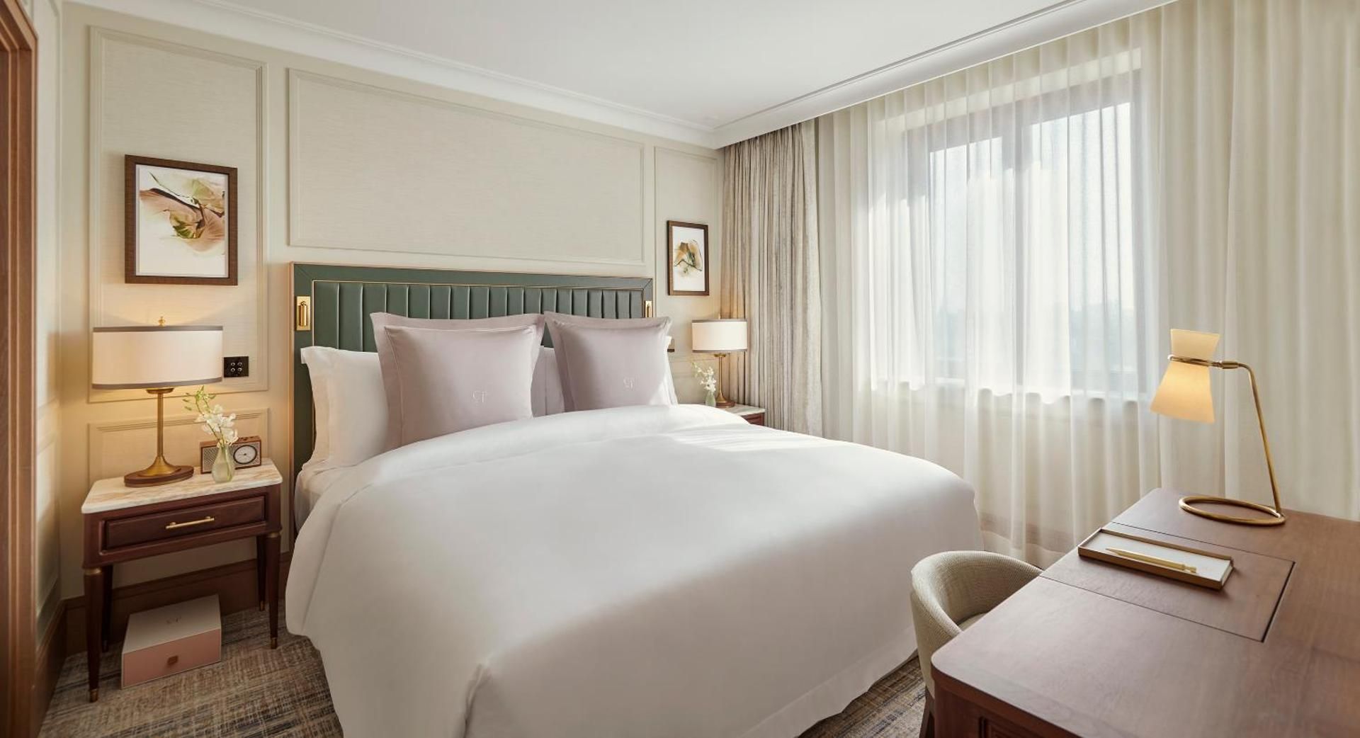 Executive Suite with exclusive access to Cadogan private gardens