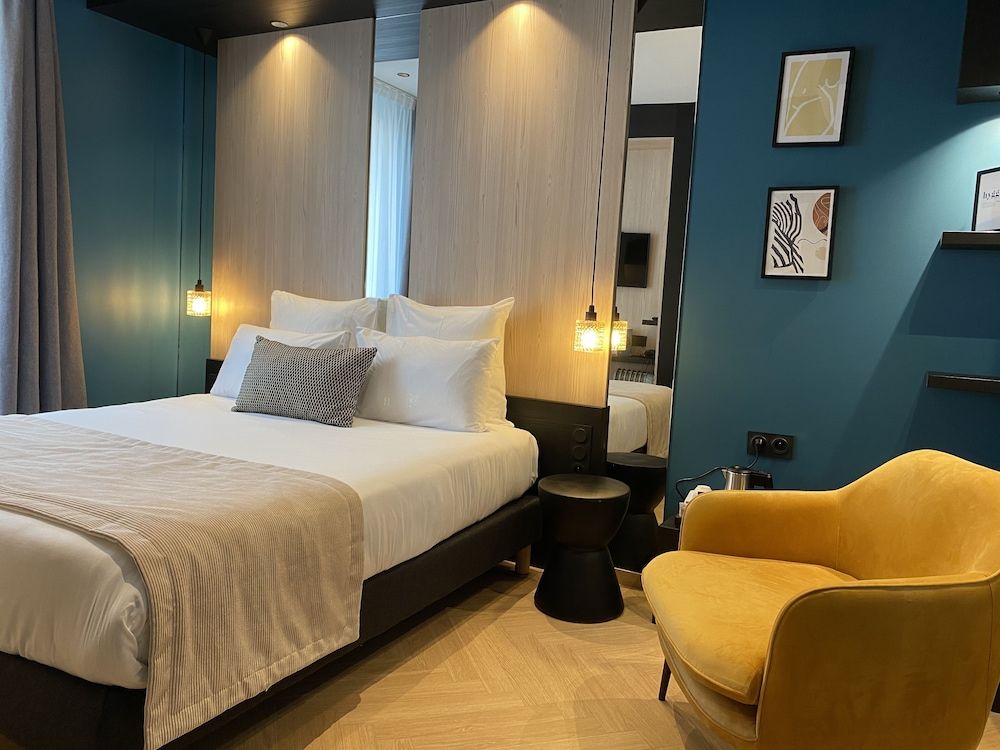 Grand Hotel Clichy 2 Connecting Rooms (3 pax) 3