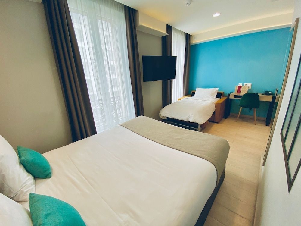 Grand Hotel Clichy Superior Room