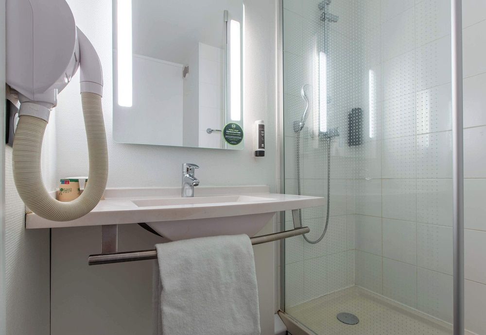 B&B HOTEL Chartres Centre Cathédrale Comfort Double Room, Non Smoking 8