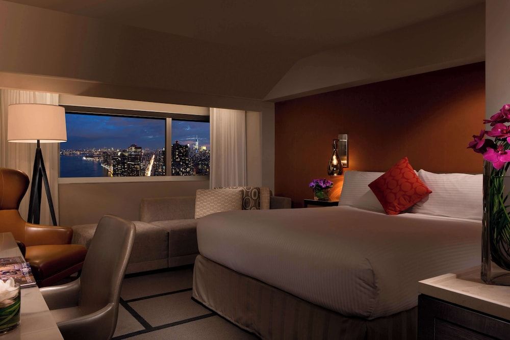 Millennium Hilton New York One UN Plaza 1 Queen Bed