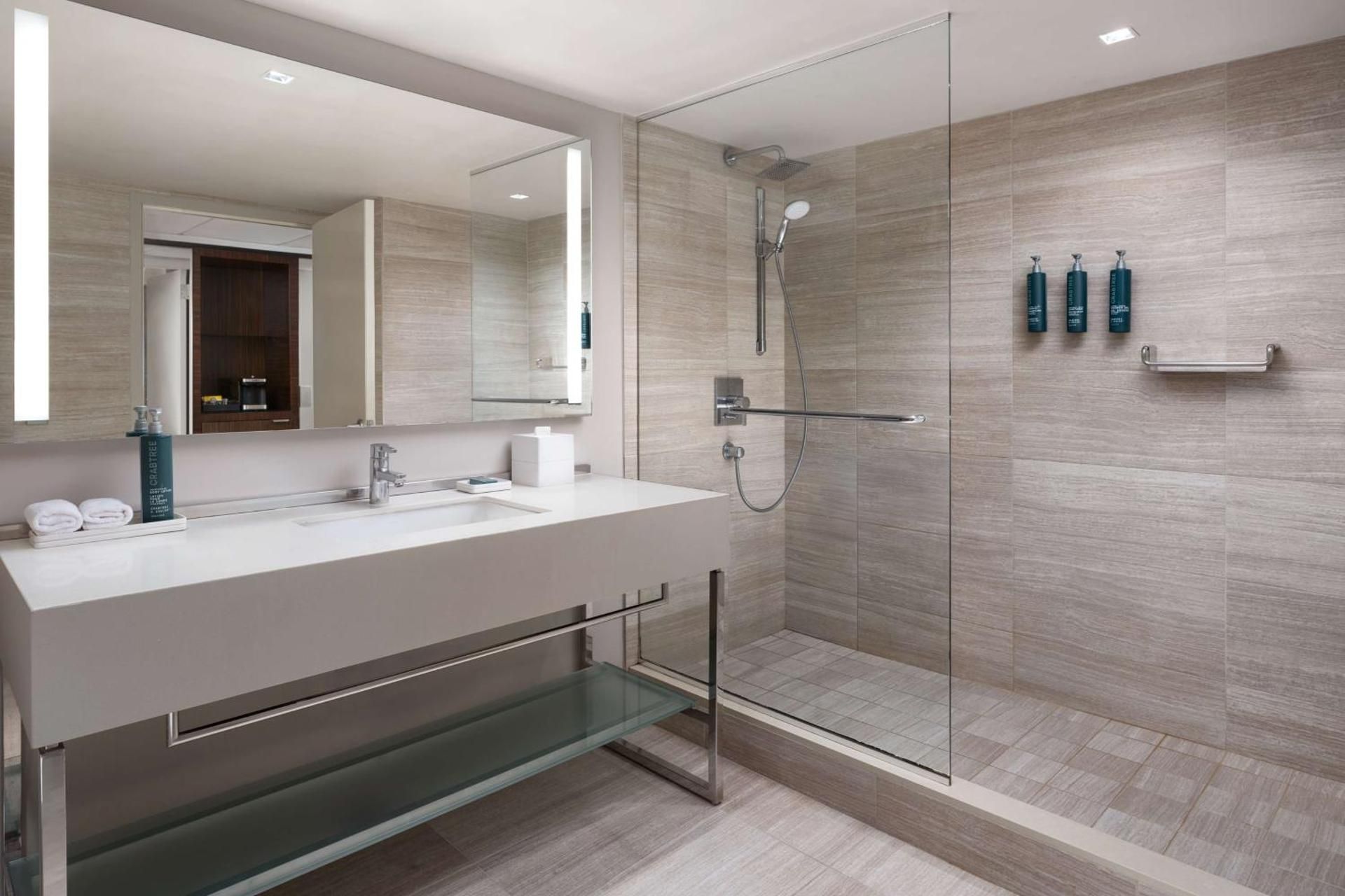 Deluxe King Room with City View