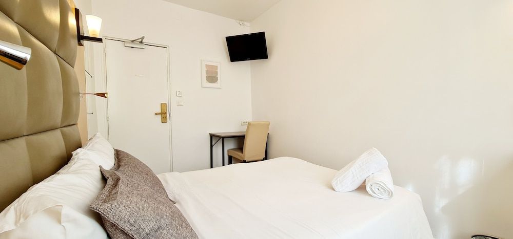 undefined Hotel de France 8