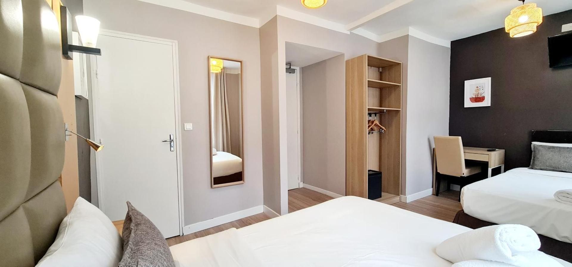 undefined Hotel de France 3