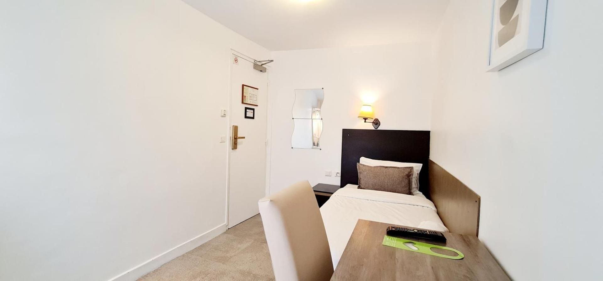 Single Room with Shared Bathroom