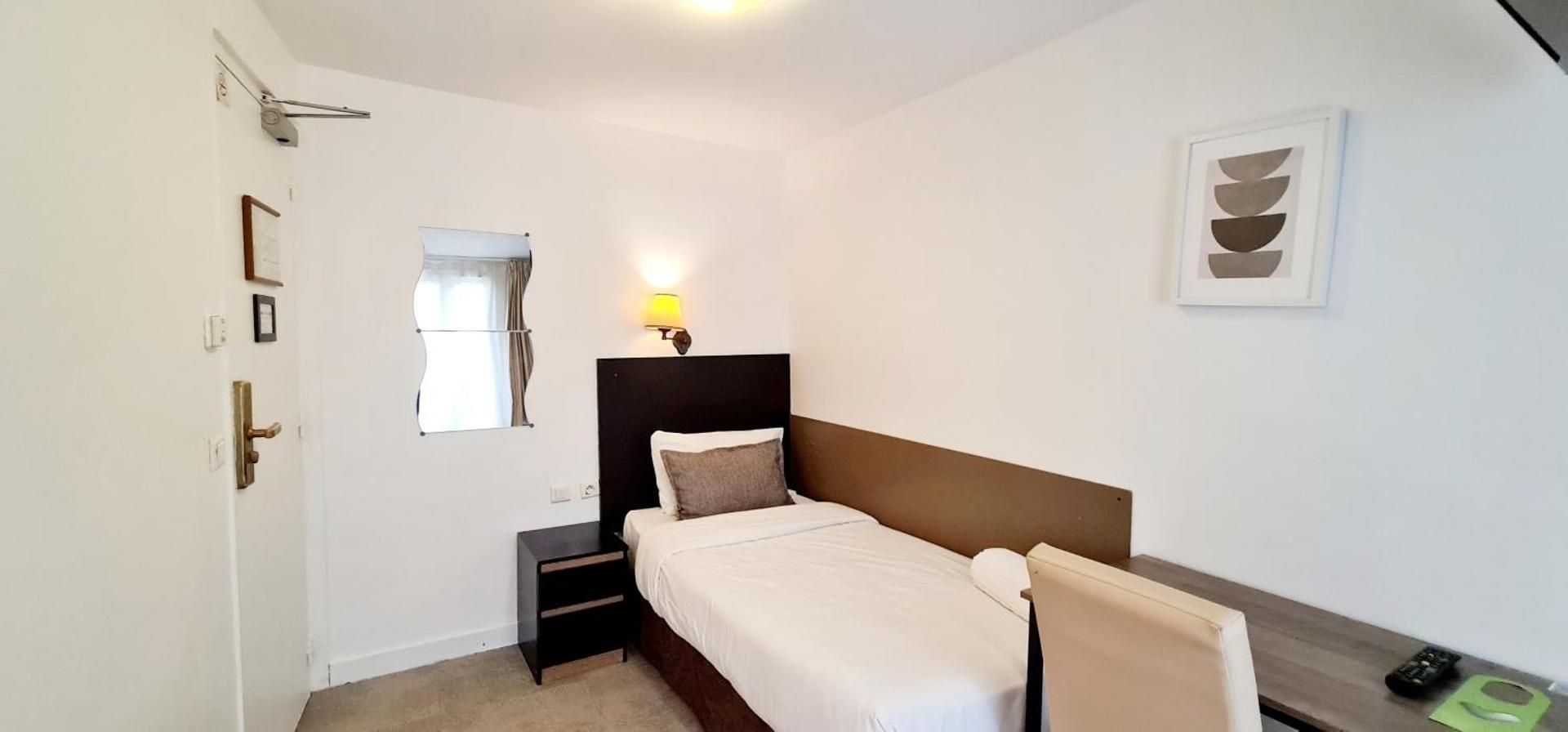 Single Room with Shared Bathroom