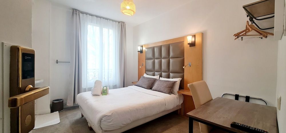 undefined Hotel de France