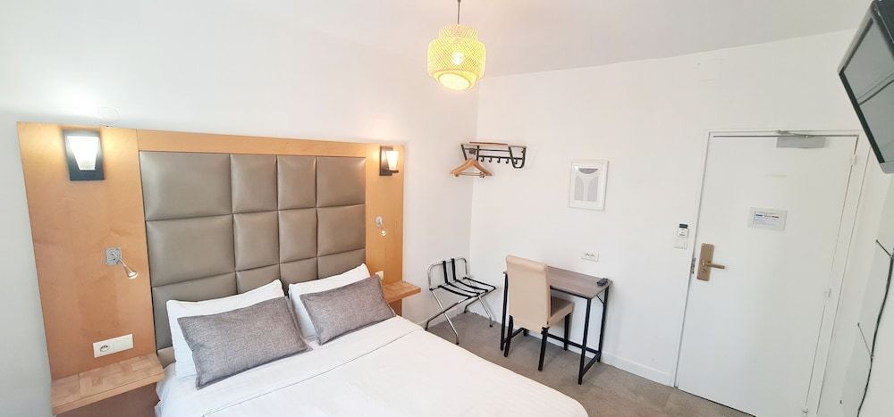 undefined Hotel de France 9