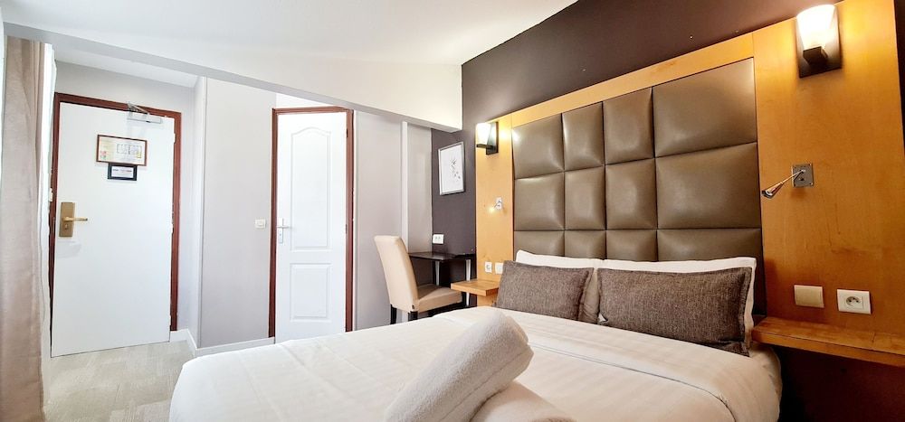 Hotel de France Standard Double Room, 1 Queen Bed 4