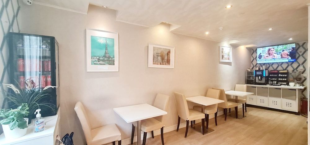 undefined Hotel de France 6