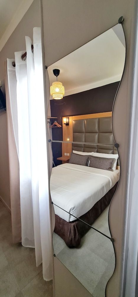 Hotel de France Standard Double Room, 1 Queen Bed 3