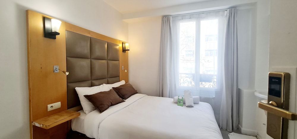 undefined Hotel de France 7