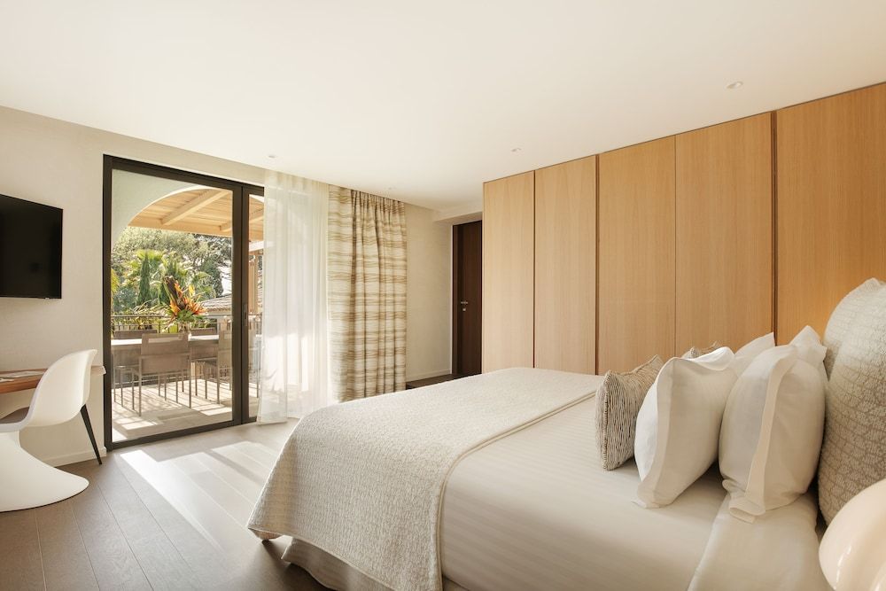 Riviera Suite