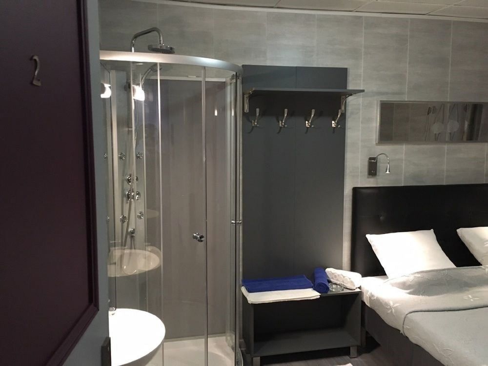 Hôtel Gofen Double Room with Shared Toilets 8