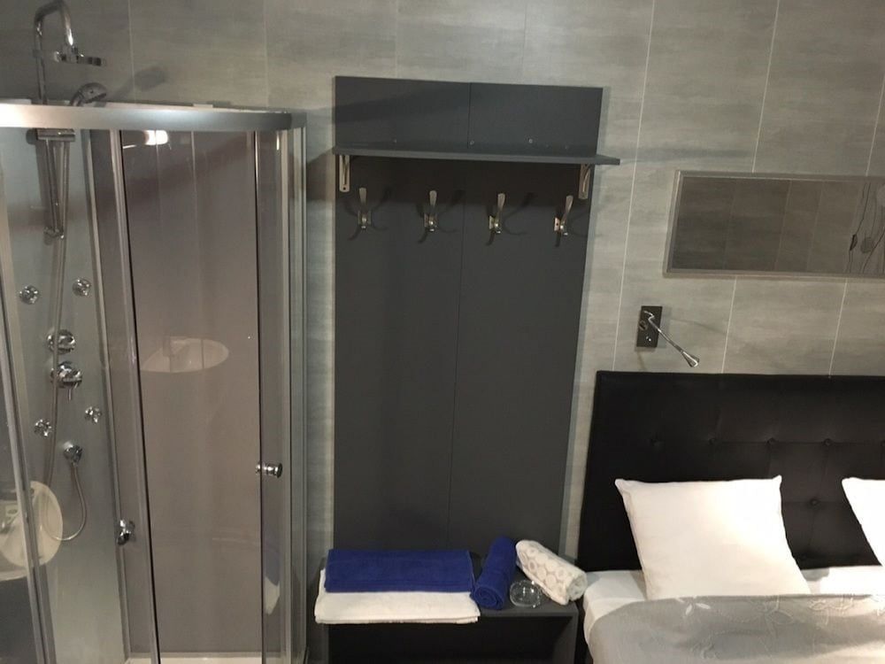 Hôtel Gofen Double Room with Shared Toilets 9