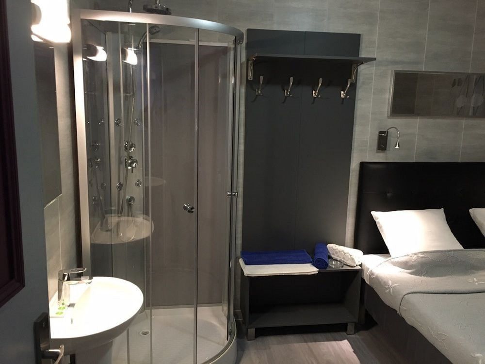 Hôtel Gofen Double Room with Shared Toilets 11