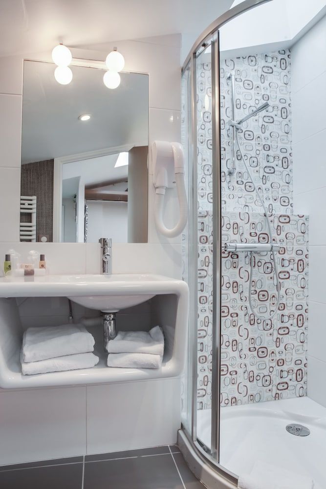 The Originals Boutique Hotel Victoria Fontainebleau Superior Double or Twin Room 6