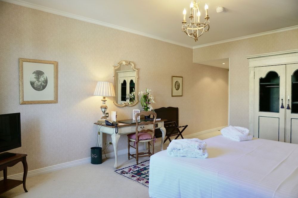 Le Manoir De Gressy Classic Room 3