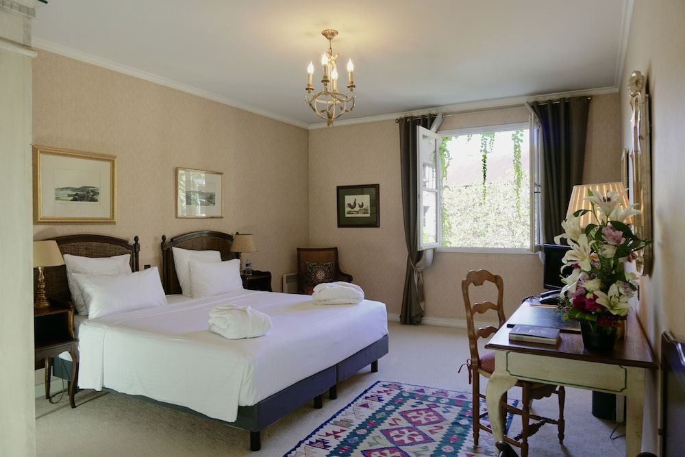 Le Manoir De Gressy Classic Room 2