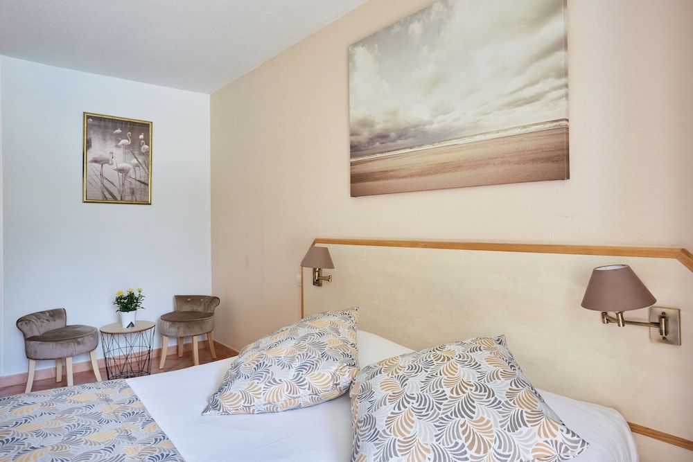 Logis Hôtel Le Rodin Club Double or Twin Room, Garden Area 3