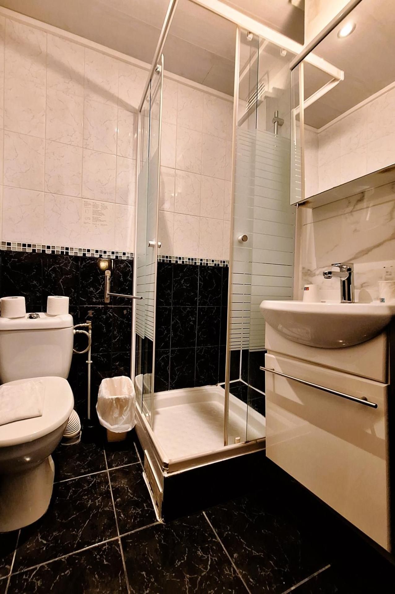 undefined Hipotel Paris Gambetta Republique 4