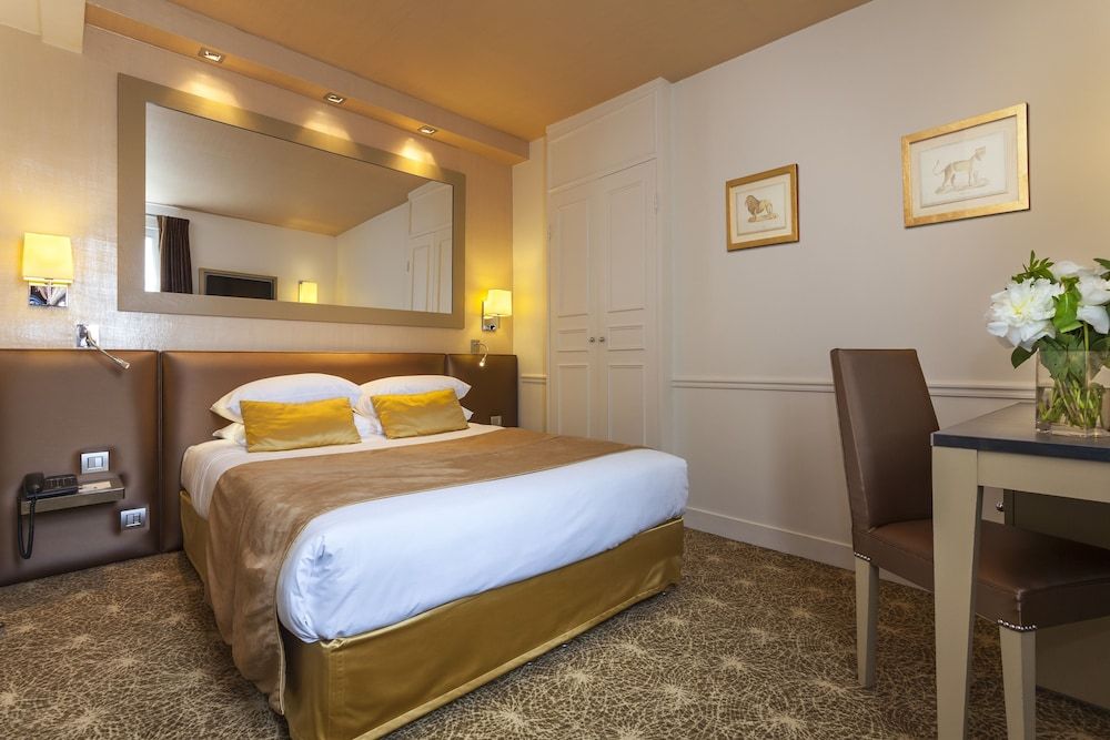 Hotel Le Clos Medicis Classic Double Room