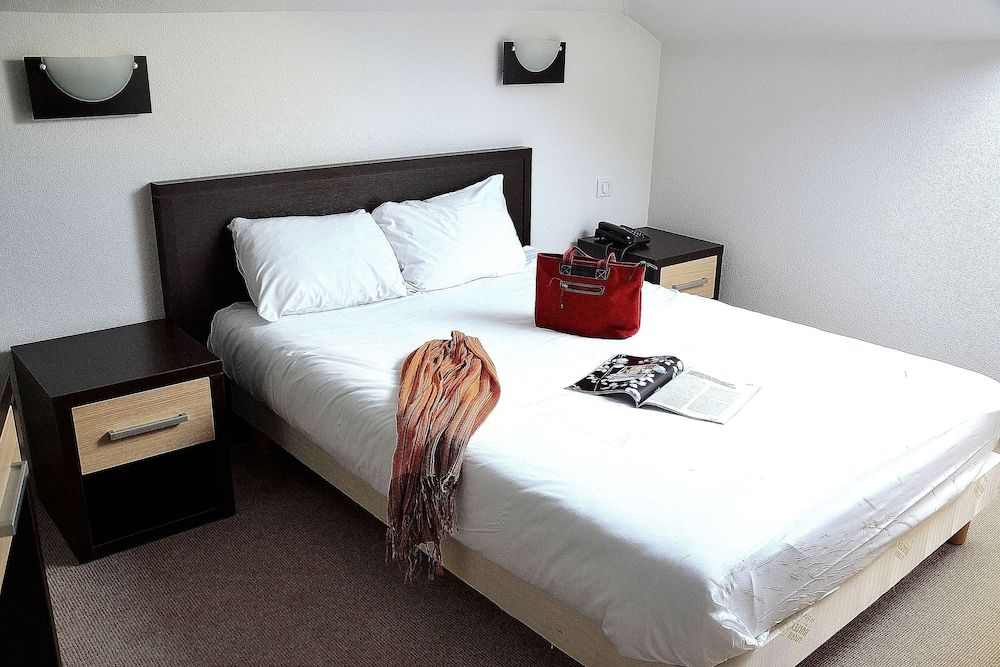 Double Room (1 or 2 pax)
