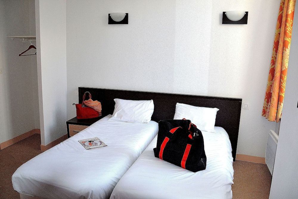Twin Room (1 or 2 pax)