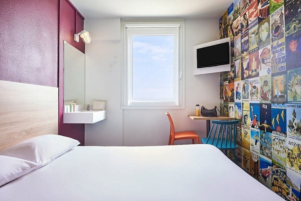 Room (Tandem)