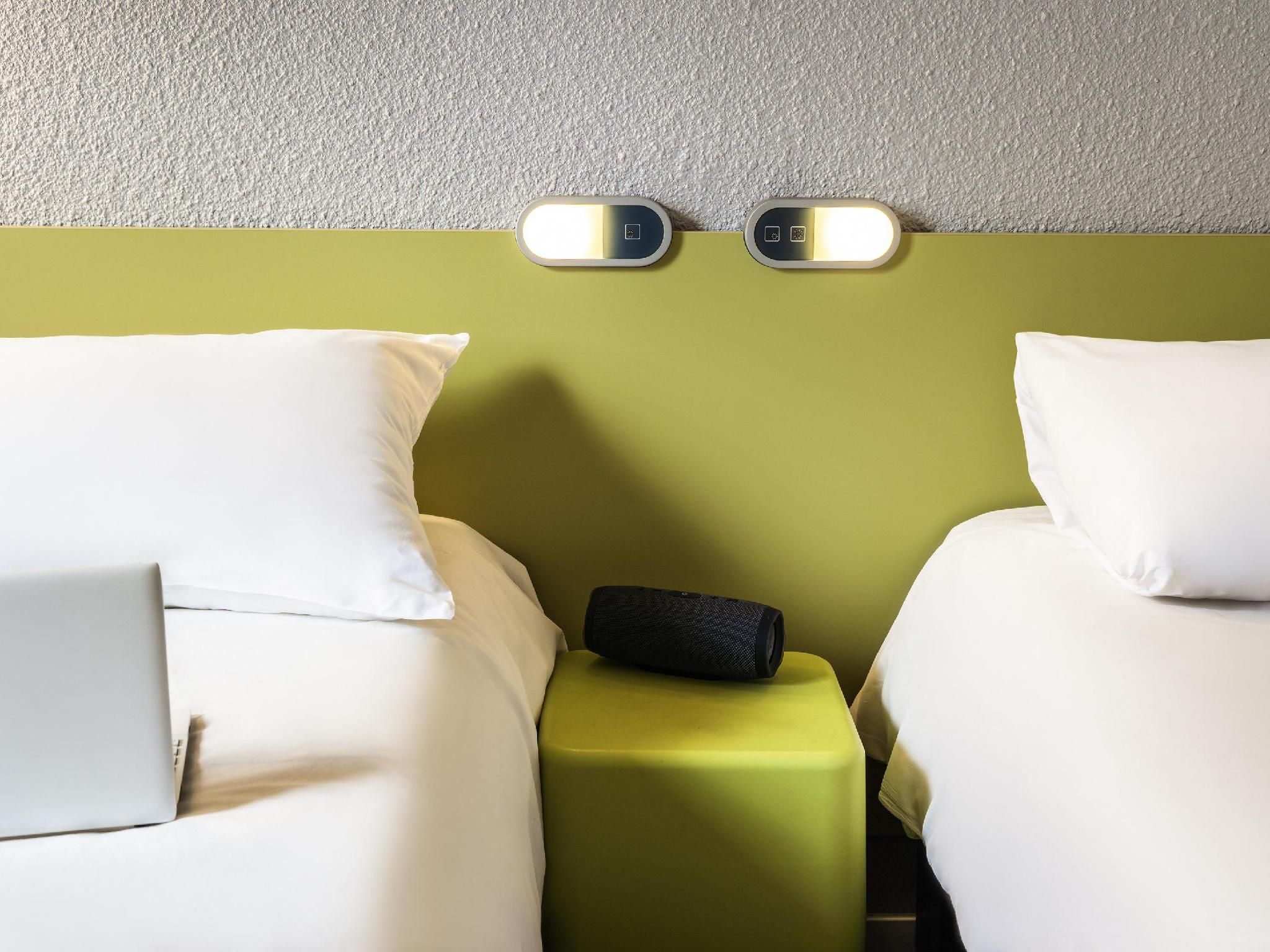 TWIN - room with 2 single beds