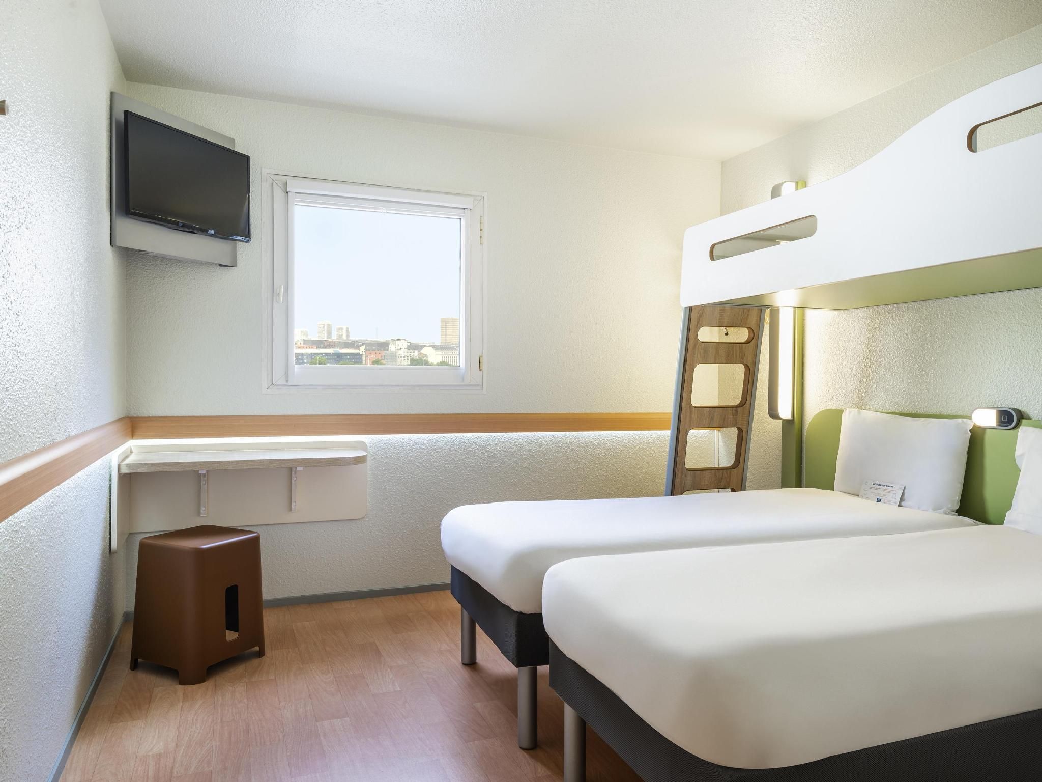 Triple - Room For 3 People With 3 Single Beds.