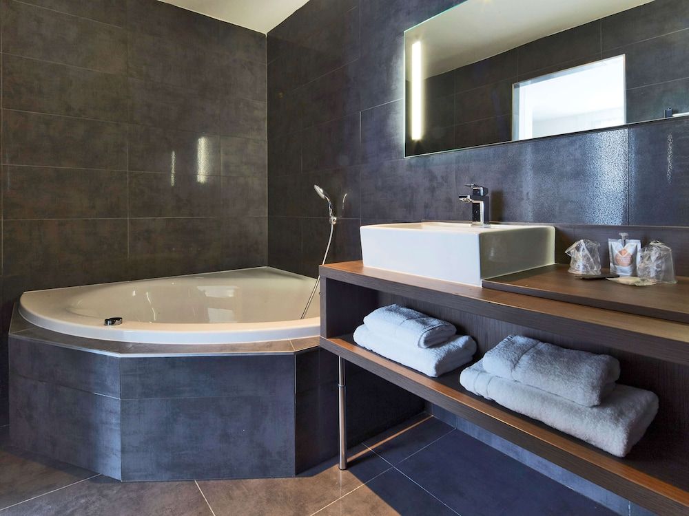 Kyriad Troyes Centre Superior Room, 2 Double Beds