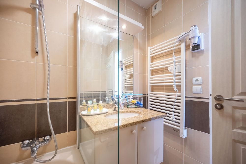 Nemea Appart Hotel Le Lido Cagnes sur Mer Premium Apartment, 3 Bedrooms 3