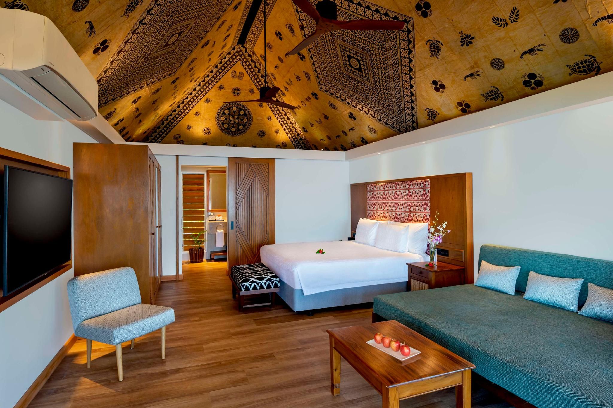 1 King Bed Beachfront