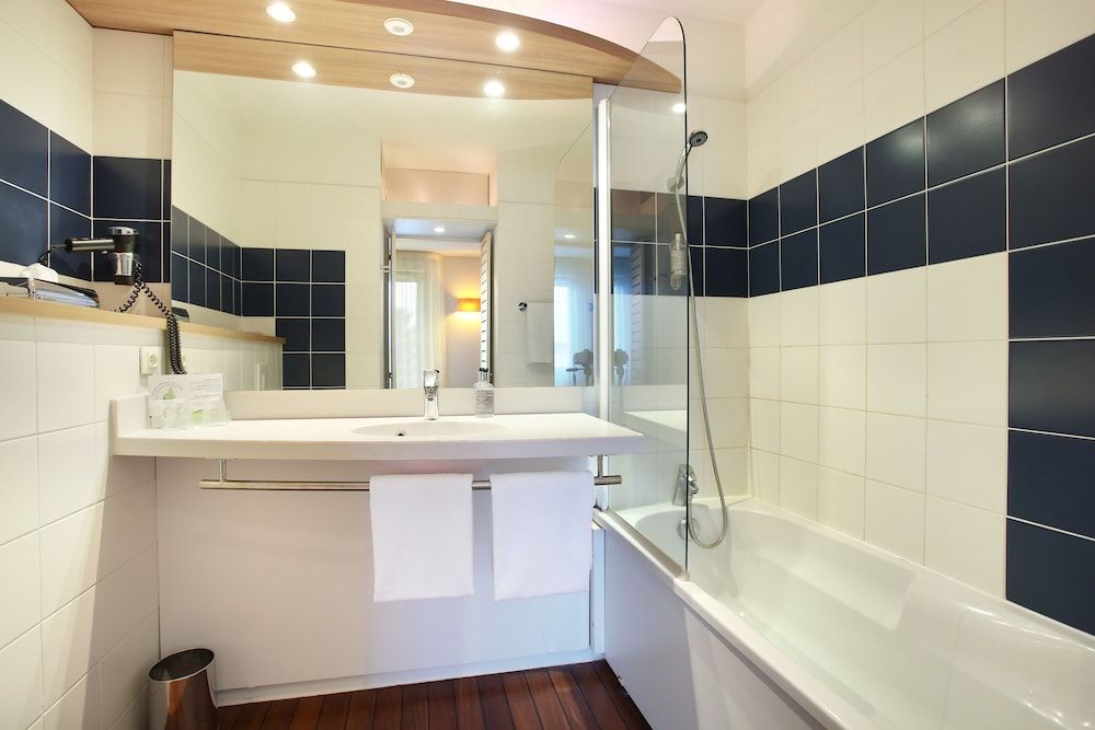 Suite - Home Orleans Saran Comfort Room 3