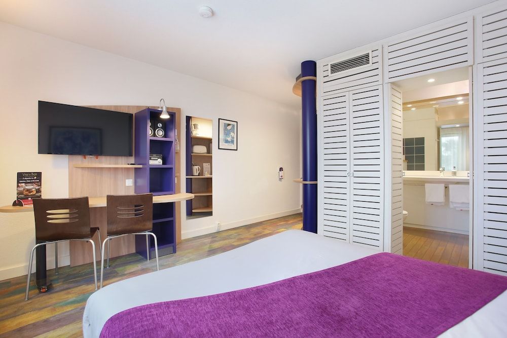 Suite - Home Orleans Saran Comfort Room 5