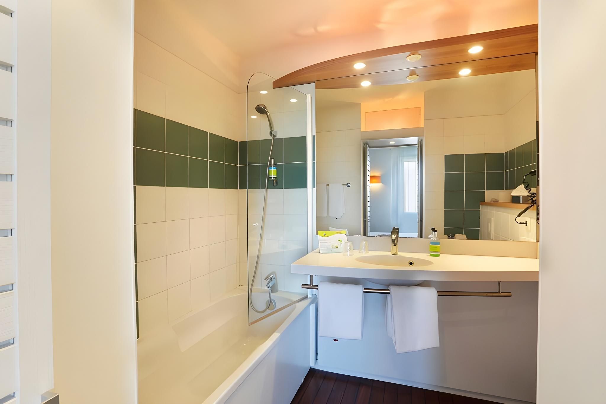 Suite - Home Orleans Saran Comfort Room 4