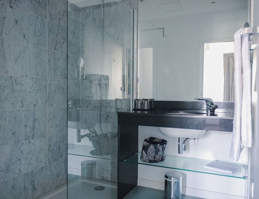 Hôtel Le Manoir Double or Twin Room (Prestige) 4