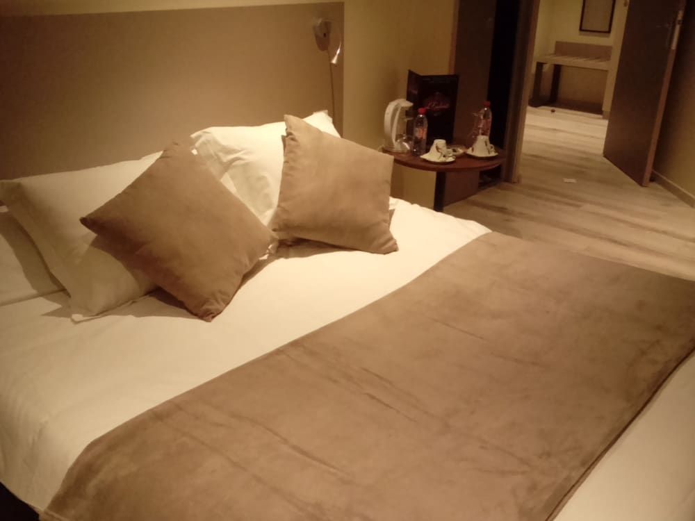 Le Grand Hotel Suite, Terrace, City View (Balneo)