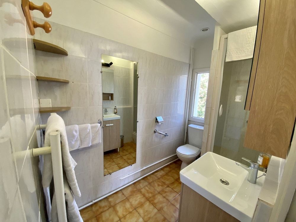 Hôtel La Bellaudière Superior Triple Room 3